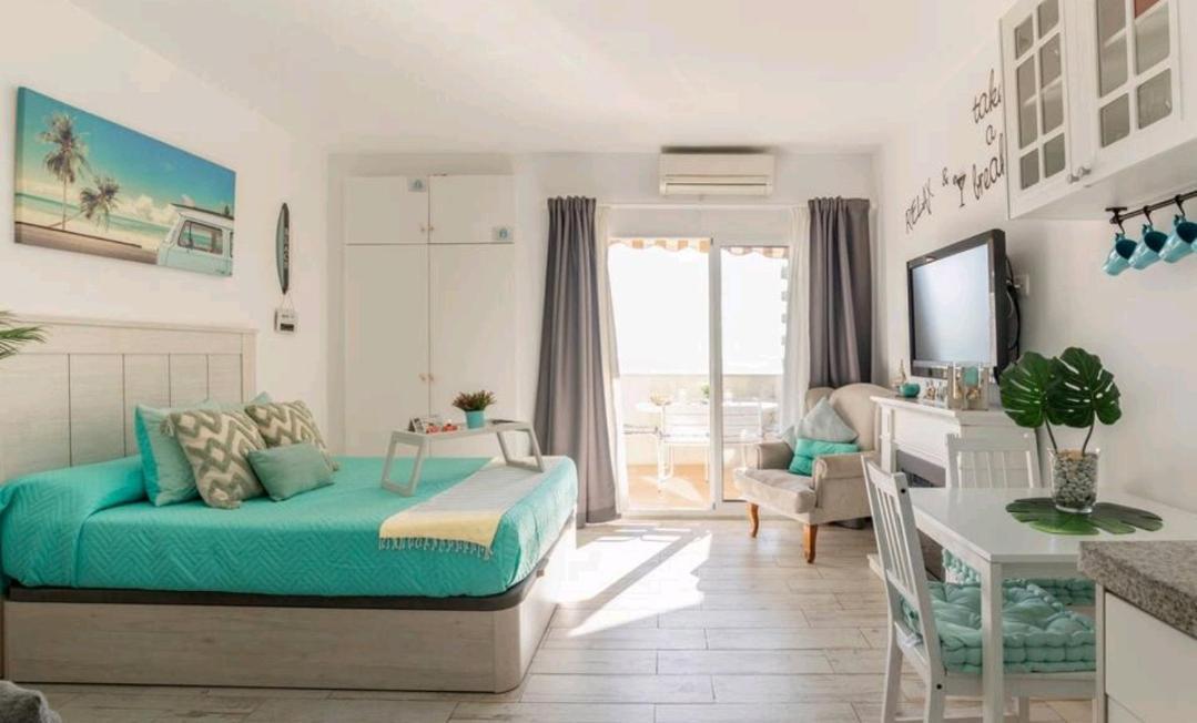 El Estudio De La Playa Benalbeach Holidays Deluxe Benalmádena Exteriör bild