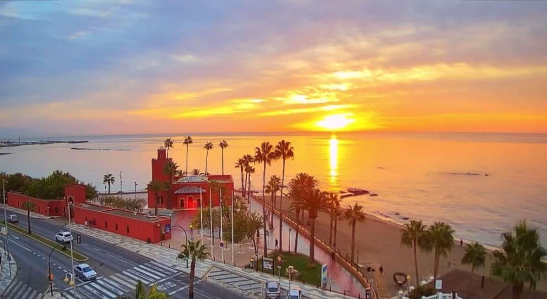 El Estudio De La Playa Benalbeach Holidays Deluxe Benalmádena Exteriör bild